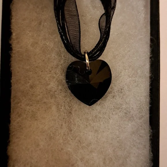 Total Eclipse Crystal Heart Necklace - Picture 2 of 5